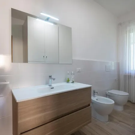 129 - Quadrilo Ristrutturato Con Aria Condizionata E Wi-fi - Gratis Al White Club Fino Al 3 Agosto * Numana